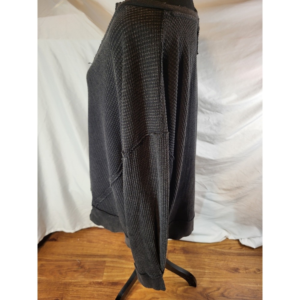 We The Free Free People Over Sized Waffle Black Top Size Large - Picture 3 of 5